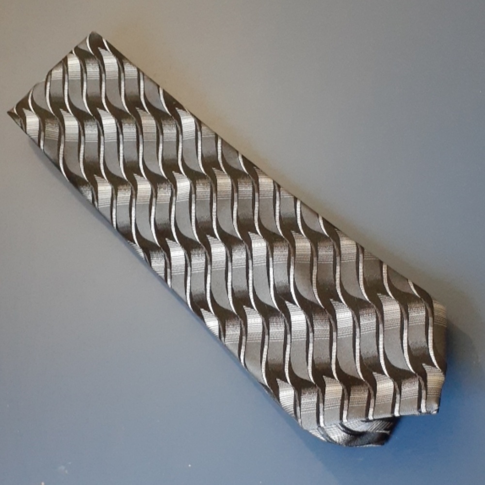 Platinum Tie
